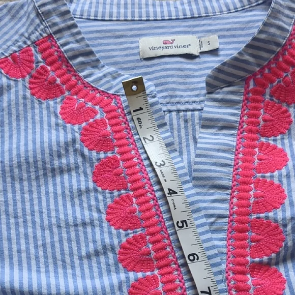 New Vineyard Vines Blue and Pink Embroidered Top Small - Picture 2 of 8